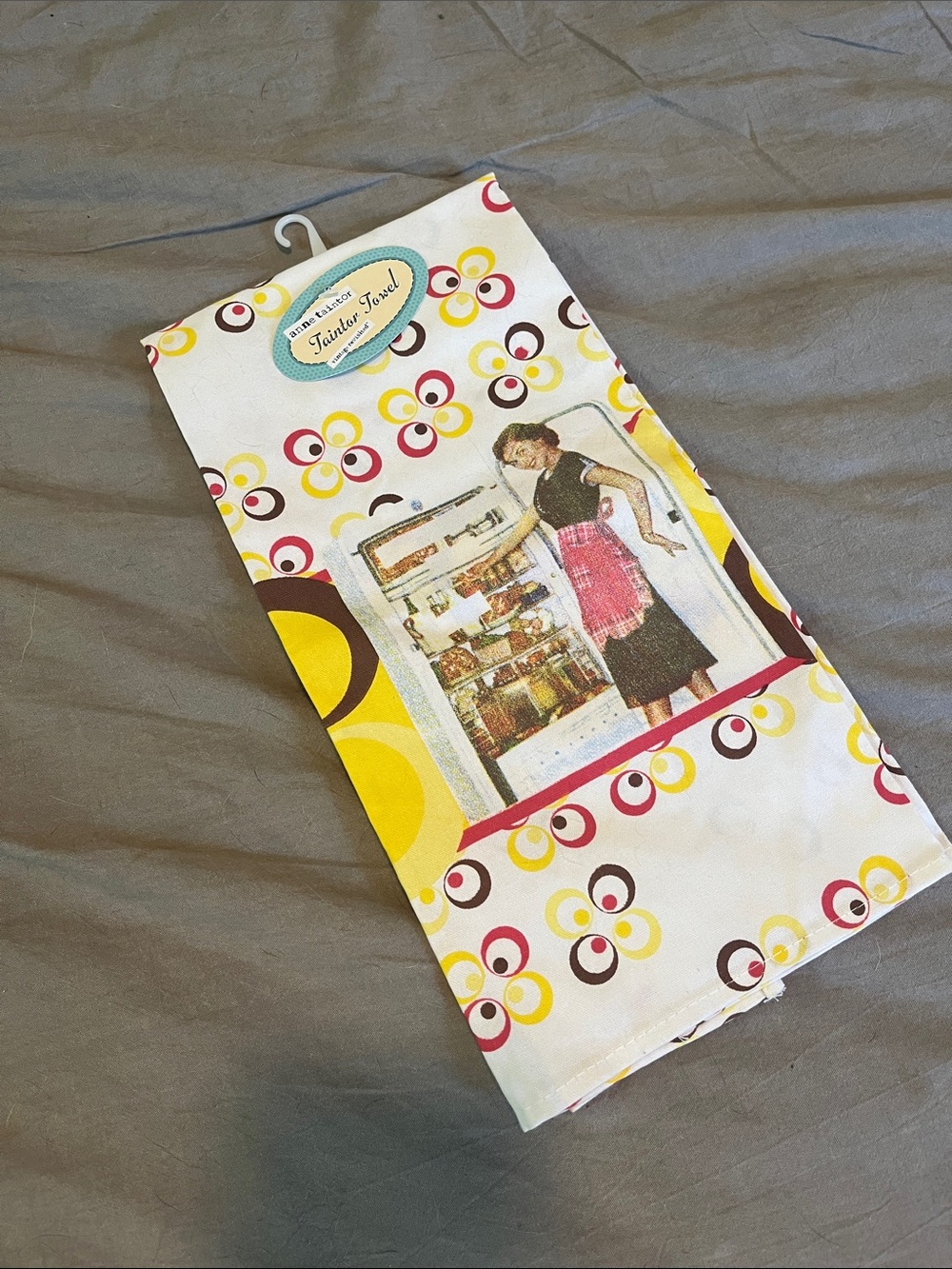 Vintage-Style Kitchen Towel in White, Yellow, Pink & Brown - Unbranded